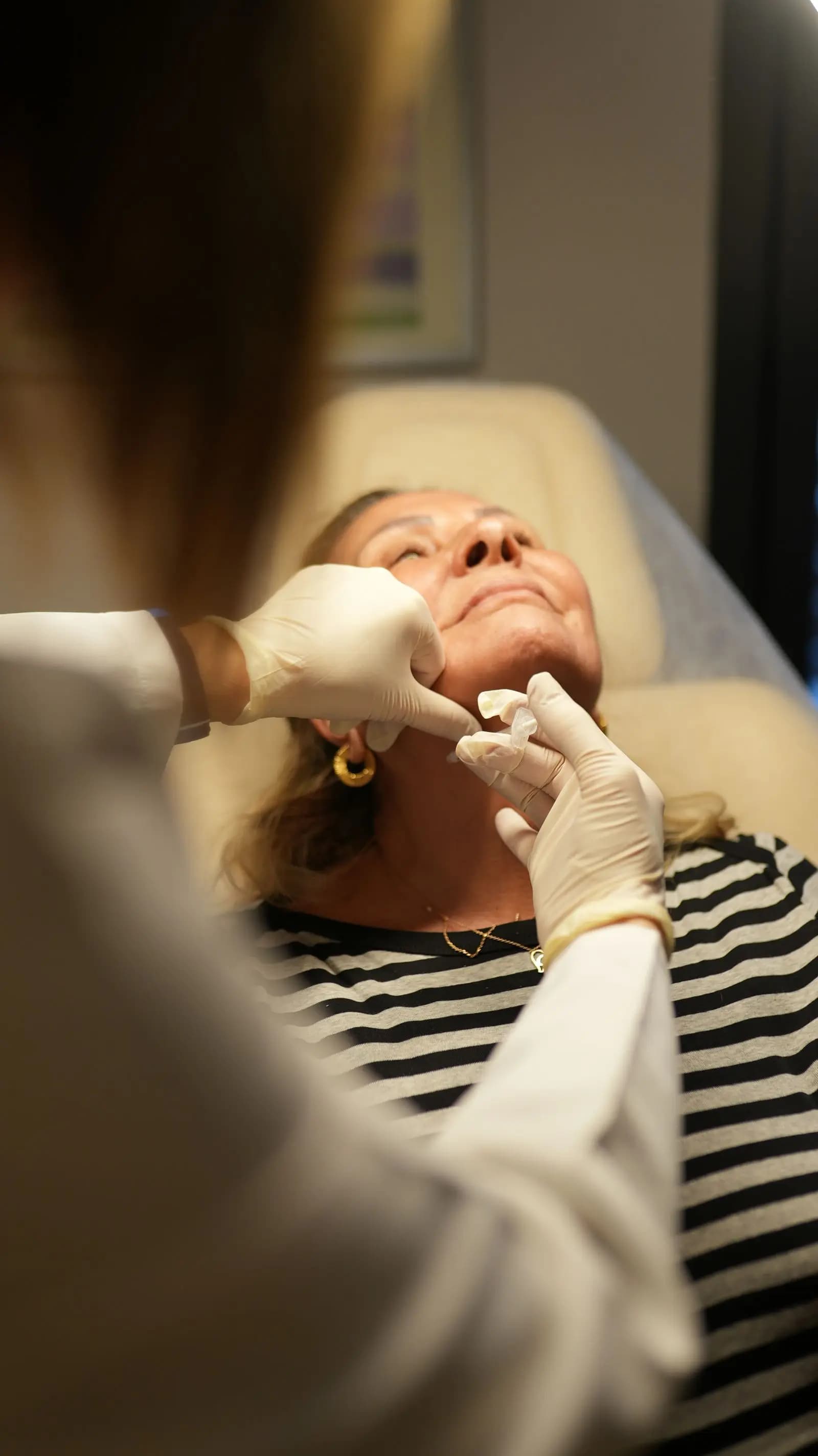 Doctor placing a fine cannula along the jawline